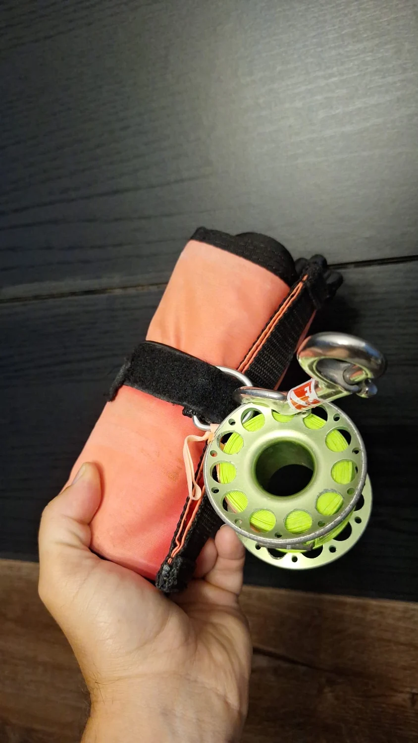A simple spool/wetnotes-style accessory setup: small tools are useful when they have a defined job.